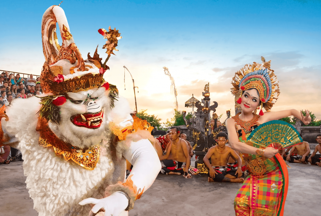 bali-home-immo-ou-voir-la-danse-du-feu-kecak-a-uluwatu-des-scenes-au-coucher-du-soleil-inoubliables