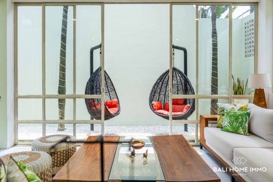 Image 3 from Villa de 2 chambres à vendre avec bail près de Berawa Beach Canggu