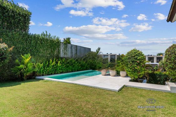 Image 1 from Villa de 3 chambres avec jardin à vendre à Berawa Canggu