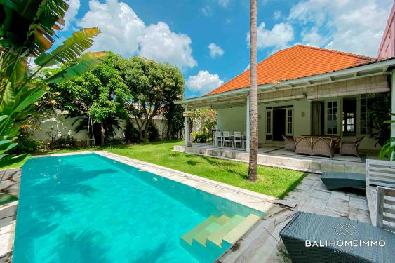 Image 1 from Villa 3 Kamar dengan taman Disewakan Tahunan di Berawa