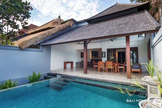 Image 2 from VILLA 3 KAMAR TIDUR DI KOMPLEKS YANG TENANG UNTUK DIJUAL SECARA HAK MILIK DI BALI JIMBARAN