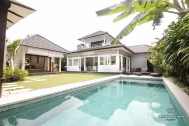 Image 1 from 4 Bedroom Villa for Yearly Rental in Bali Seminyak