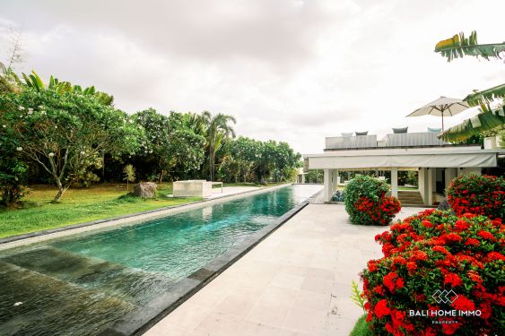 Image 2 from 5 Bedroom Luxury Beachfront Villa For Sale in Cemagi