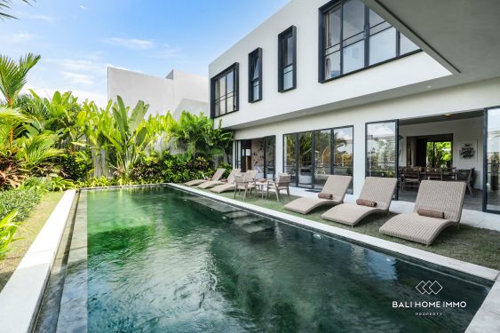 Image 1 from 6 Bedroom Ricefield View Villa For Sale in Umalas