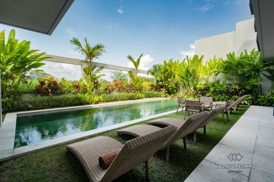 Image 2 from 6 Bedroom Ricefield View Villa For Sale in Umalas