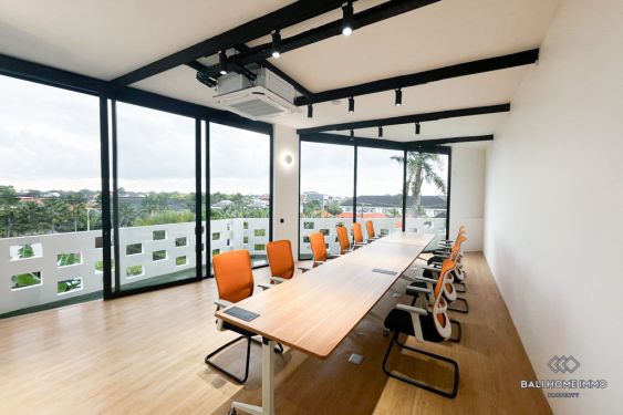 Image 2 from Un espace pour quatre personnes dans un tout nouvel espace de coworking à Berawa Bali