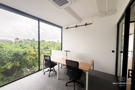 Image 1 from Un espace pour six personnes dans un tout nouvel espace de coworking à Berawa Bali