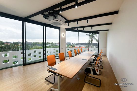Image 2 from Un espace pour six personnes dans un tout nouvel espace de coworking à Berawa Bali
