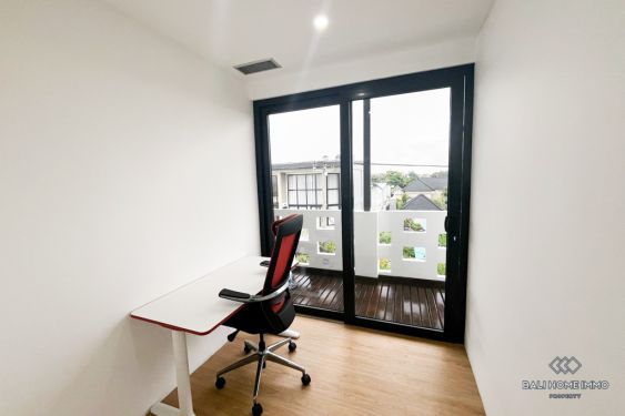 Image 2 from Un espace pour deux personnes dans un tout nouvel espace de coworking à Berawa Bali