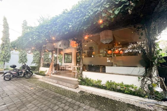 Image 1 from Un espace commercial en bord de rue disponible à la location et à la vente à Umalas Bali