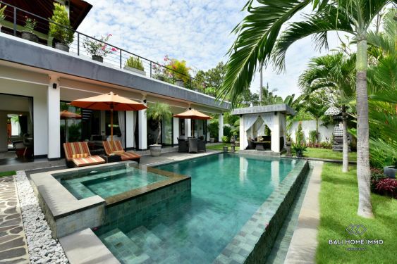 Image 1 from Belle villa de 2 chambres avec toit-terrasse à vendre en pleine propriété près d'Amed, Bali.