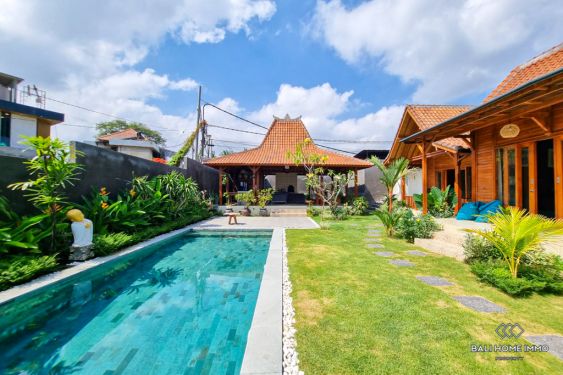 Image 1 from Villa 3 Kamar dengan Taman Disewakan Tahunan di Bali Pererenan Tumbak Bayuh