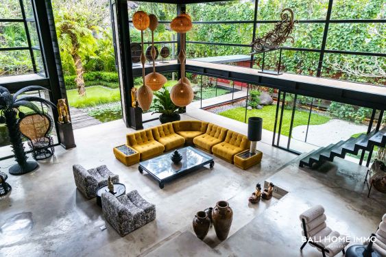 Image 3 from Expansive Luxurious 5-Bedroom Villa for Sale in Seminyak