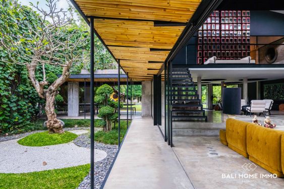 Image 2 from Expansive Luxurious 5-Bedroom Villa for Sale in Seminyak