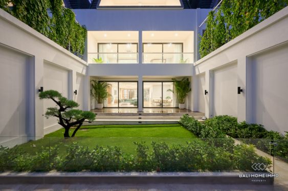 Image 1 from Luxurious 4 Bedroom Georgian-style Townhouse for Yearly Rental in Babakan Canggu Bali