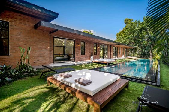 Image 1 from Modern 5-Bedroom Luxury Villa for sale in Pererenan Beachside
