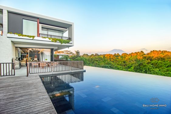 Image 1 from Near Beach 6 Bedroom Villa for Sale Freehold in Bali Gianyar