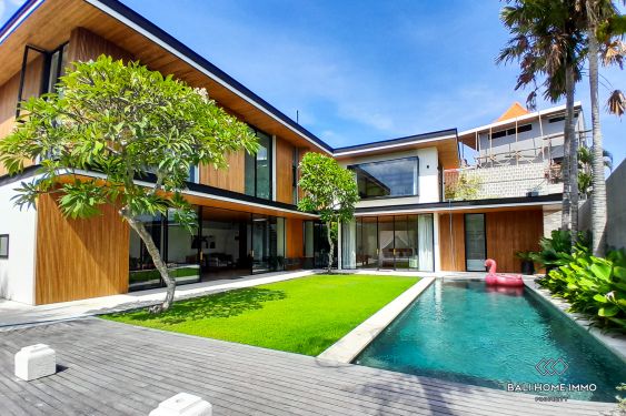 Image 1 from Dijual Kompleks Villa 6 Kamar yang Baru Dibangun Dekat Pantai Berawa