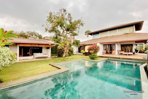 Image 1 from Villa Keluarga 4 Kamar Pemandangan Sawah Disewakan Jangka Panjang di Canggu Berawa