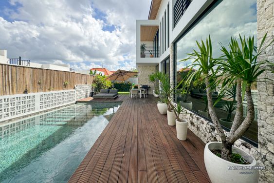 Image 3 from Villa moderne de 4 chambres avec vue sur Ricefield à vendre en bail à Bali Kerobokan