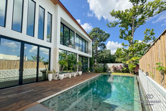 Image 2 from Villa moderne de 4 chambres avec vue sur Ricefield à vendre en bail à Bali Kerobokan