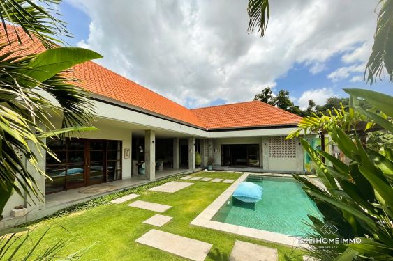 Image 1 from 3 bedroom family villa with garden for rent in Umalas near school