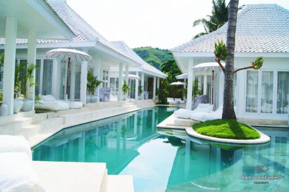 Image 2 from Spacious 9 Bedroom Villa for Sale Freehold in Lombok