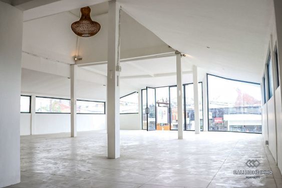 Image 2 from Ruang Komersial Strategis seluas 137 m2 di Jantung Canggu -Batu Bolong